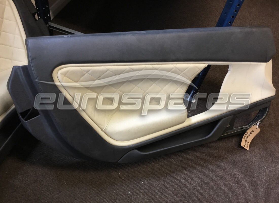 PANEL DE ADORNO DE PUERTA Lamborghini USADO. NÚMERO DE PARTE 401867105G (1)
