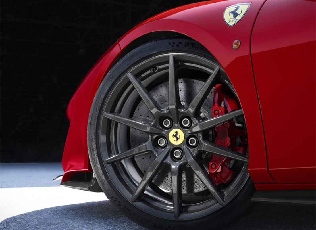 nuevo kit de ruedas de carbono ferrari con neumáticos y tornillos de titanio. número de parte 70005177 (1)