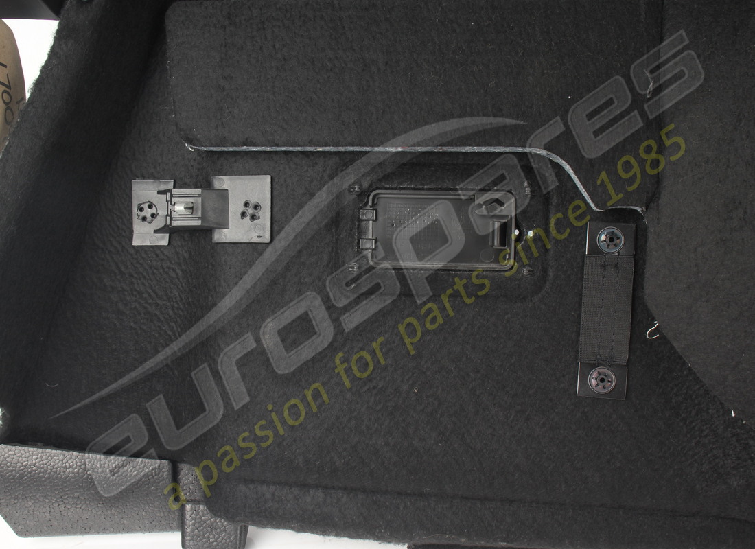 USADO MASERATI CUBIERTA LATERAL IZQUIERDA NEGRA. NÚMERO DE PIEZA 670098384 (9) usado maserati cubierta lateral izquierda negra. número de pieza 670098384 (9)