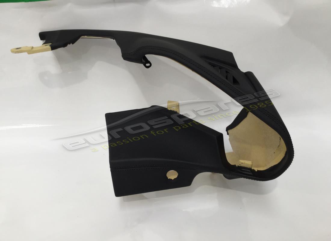 EMBELLECEDOR SUPERIOR DERECHO DEL LADO DEL CONDUCTOR Ferrari USADO. NÚMERO DE PARTE 87734100 (1)