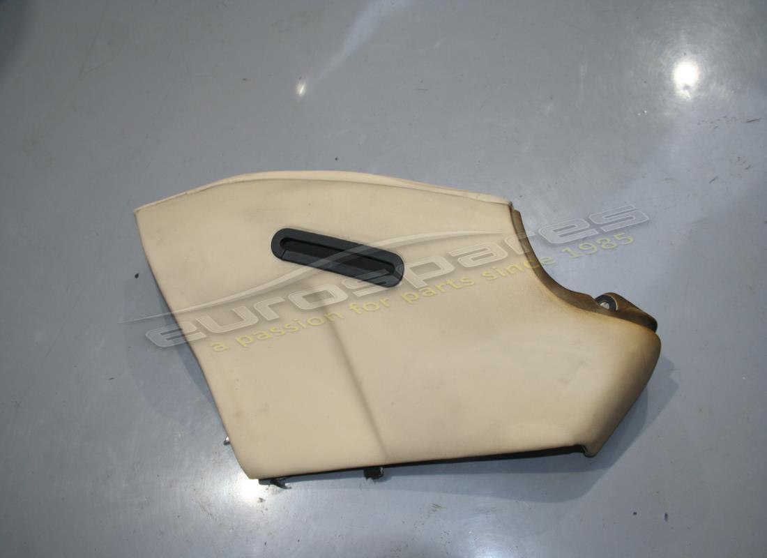 EMBELLECEDOR LATERAL SUPERIOR DERECHO Ferrari USADO. NÚMERO DE PIEZA 843304.. (1)
