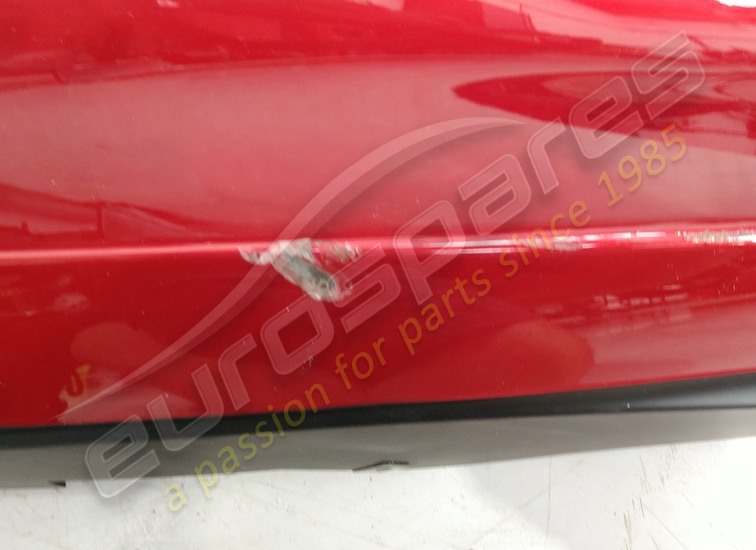 dañado ferrari moldeado bajo de la puerta derecho completo. número de parte 985861771 (2)