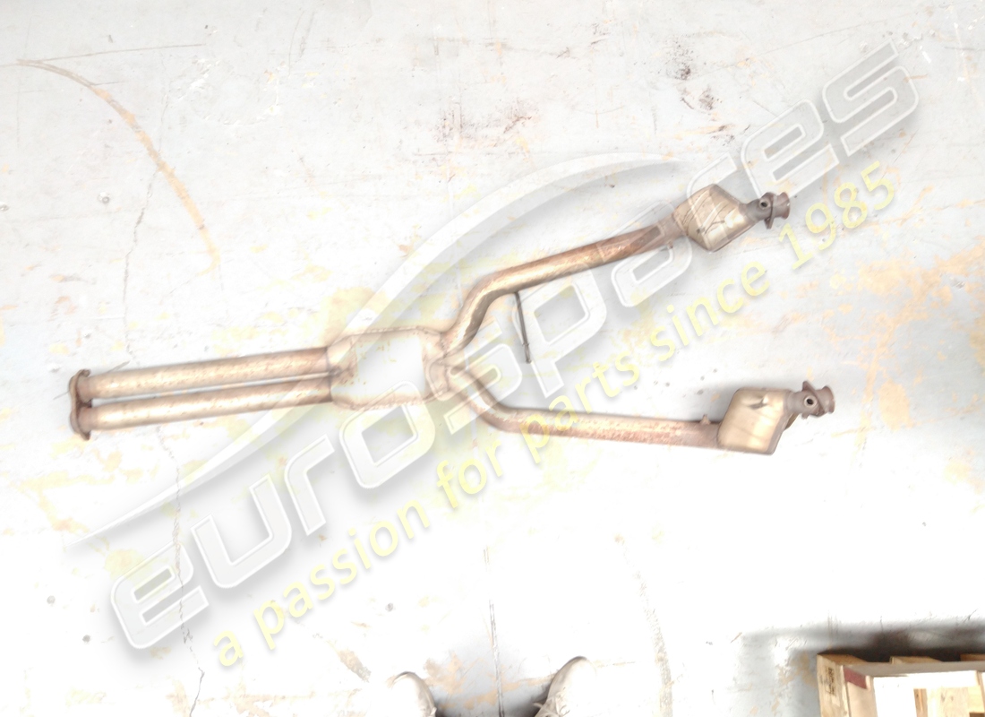 used maserati manifold with catalytic converter. part number 389005104 (1)