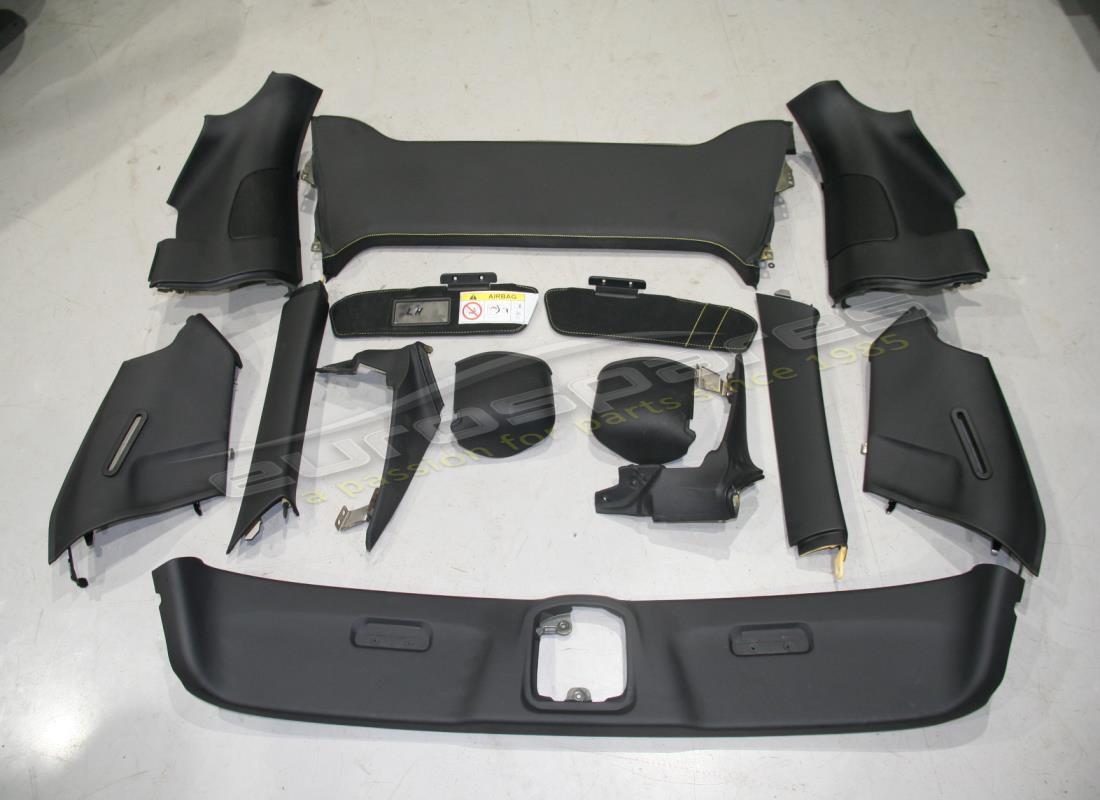 kit de molduras para techo con rhd usado ferrari en negro. número de pieza 877102000 (1)