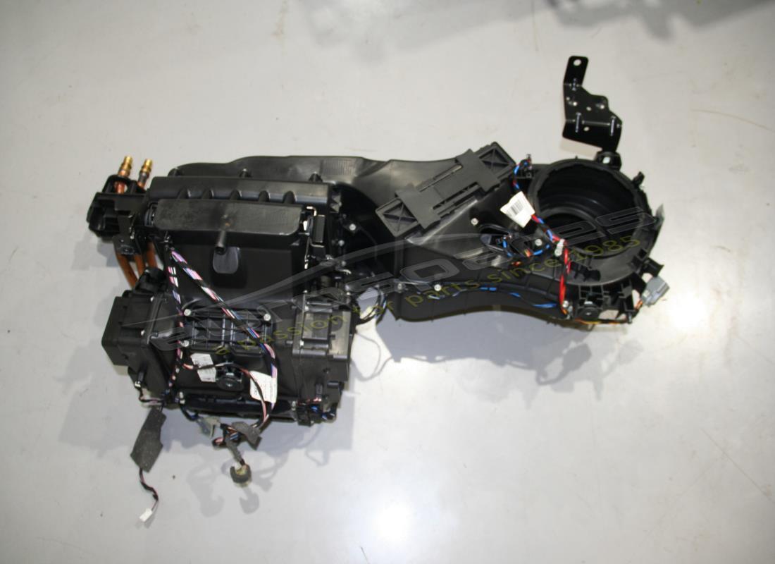 AIRE ACONDICIONADO COMPLETO USADO Ferrari. NÚMERO DE PIEZA 83357800 (1)