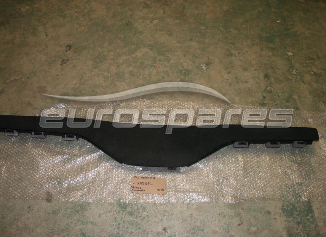 LABIO DE RETENEDOR DE EQUIPAJE Ferrari USADO. NÚMERO DE PIEZA 845311.. (1)