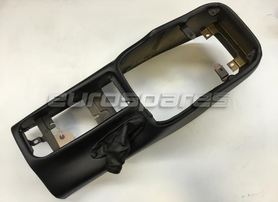 CONSOLA TAPA TÚNEL COMPLETA Maserati USADA. NÚMERO DE PIEZA 667723.. (1)