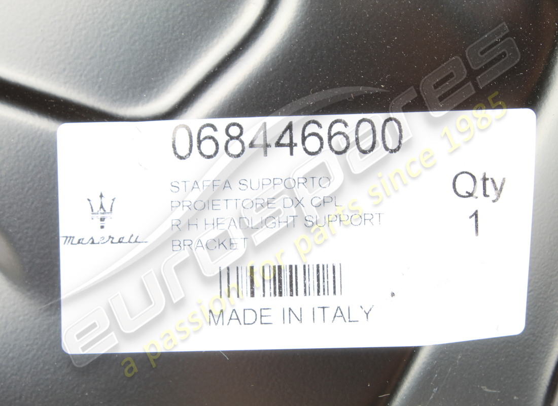 NUEVO MASERATI SOPORTE DE FARO DELANTERO DERECHO. NÚMERO DE PIEZA 68446600 (2) nuevo maserati soporte de faro delantero derecho. número de pieza 68446600 (2)