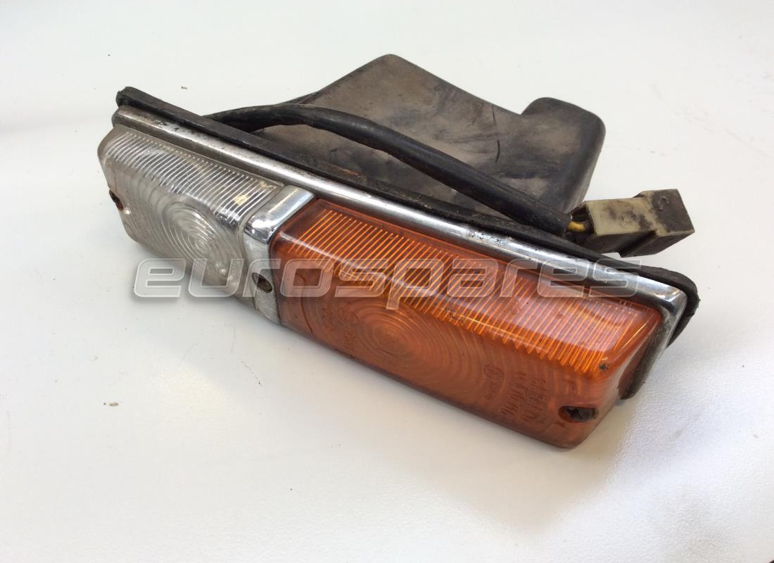 LUZ INDICADORA DELANTERA IZQUIERDA Maserati USADA. NÚMERO DE PARTE 0098006 (1)