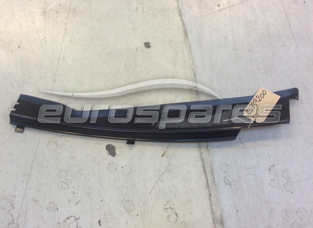 NUEVA MOLDURA DE VENTANA Ferrari DERECHA. NÚMERO DE PARTE 64789200 (1)