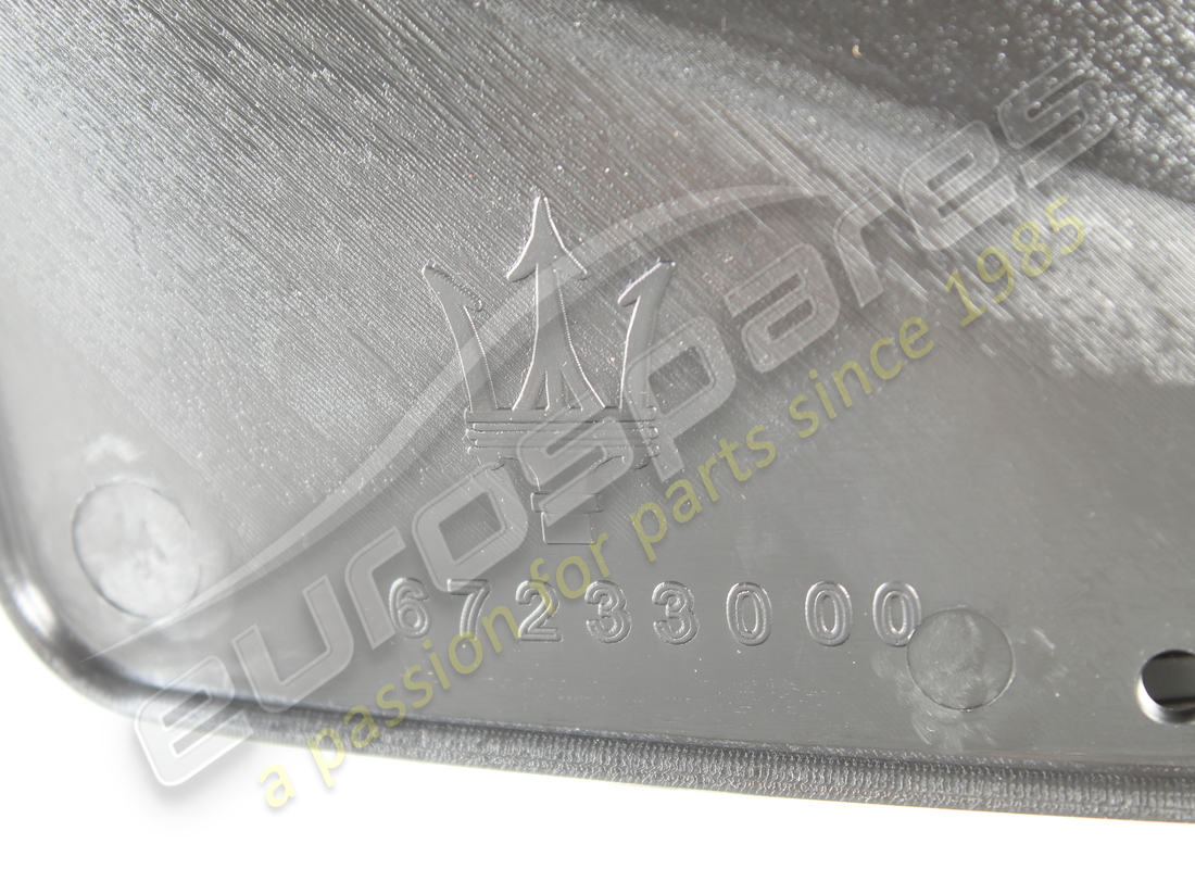 NEW MASERATI RH HEADLIGHT INSPECTION DOOR. PART NUMBER 67233000 (3) new maserati rh headlight inspection door. part number 67233000 (3)