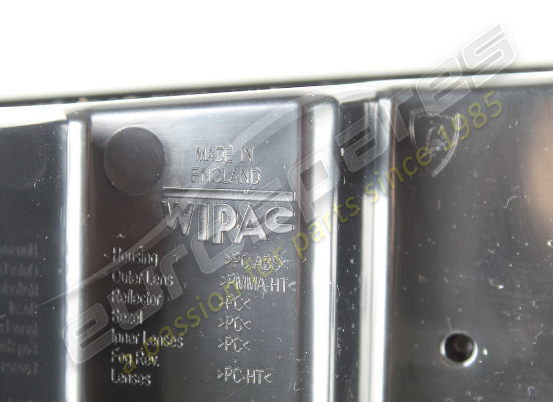 new lamborghini rh rear tail light. part number 470945096d (3)