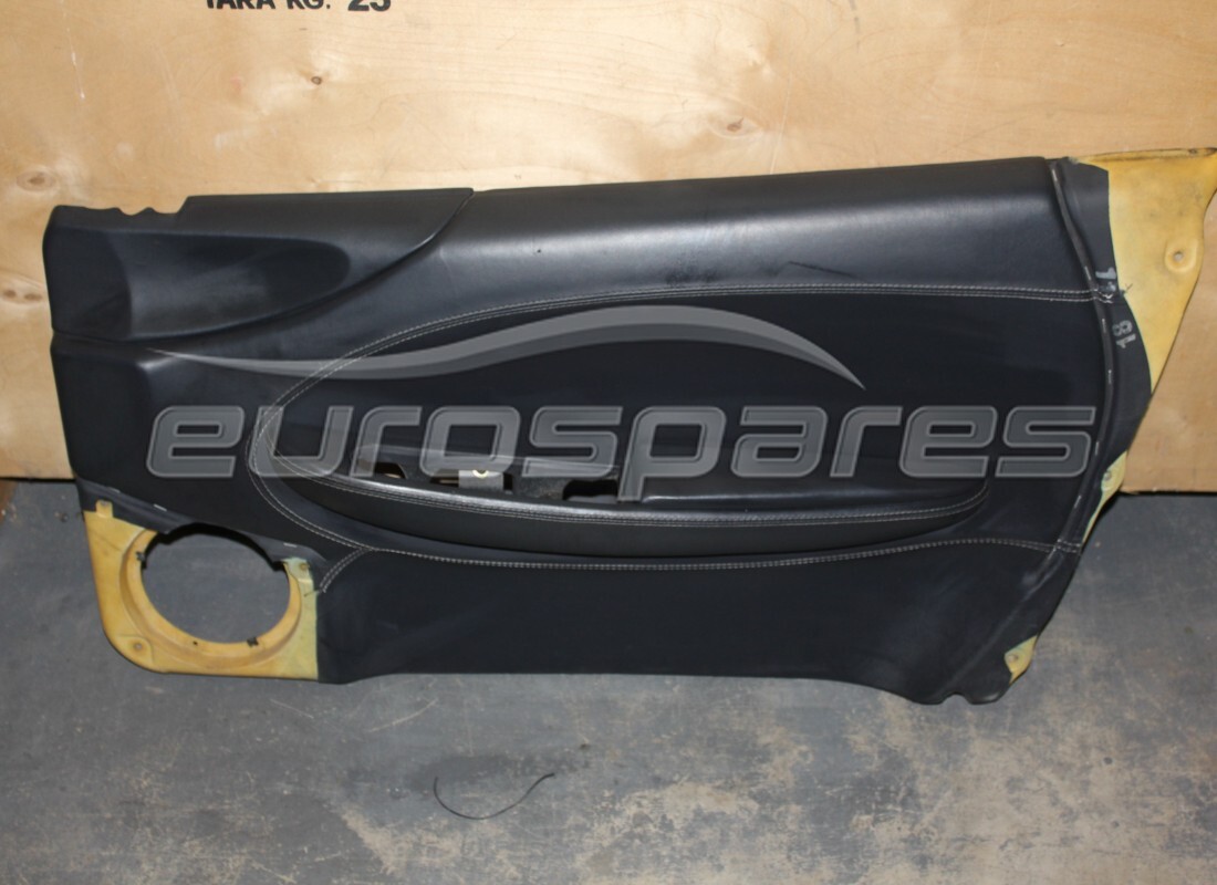 PANEL DE PUERTA CUBIERTO DERECHO Ferrari USADO. NÚMERO DE PIEZA 650075.. (1)