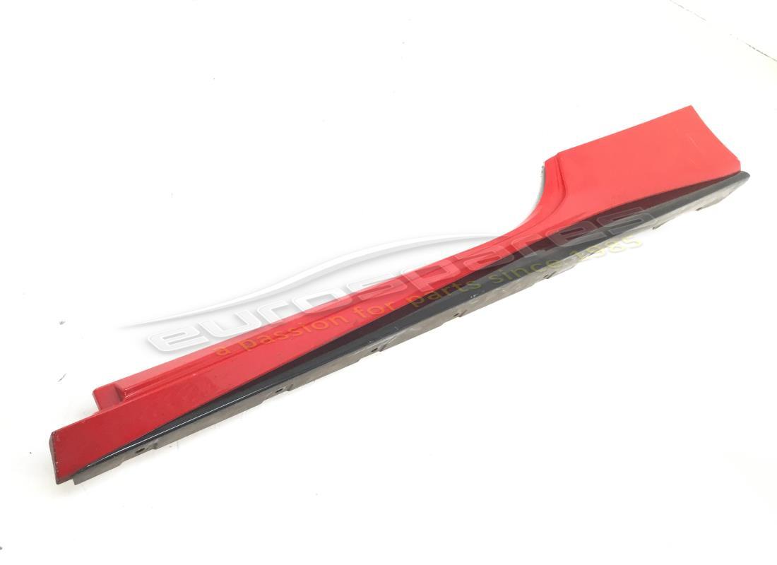 EMBELLECEDOR BAJO PUERTA IZQUIERDO Ferrari USADO. NÚMERO DE PARTE 83261500 (1)
