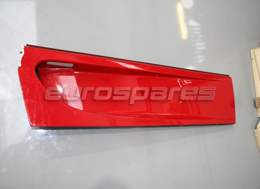 REJILLA DE PUERTA DERECHA Ferrari USADA. NÚMERO DE PARTE 64102710 (1)