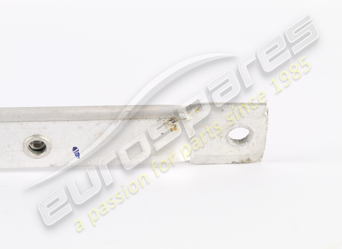 usado ferrari tubo de montaje del reposapiés delantero. número de pieza 82953800 (2)