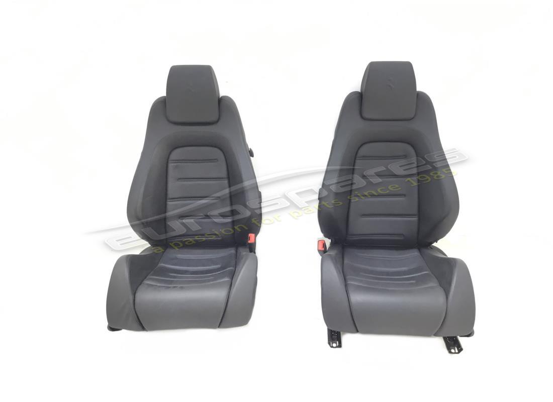 Ferrari PAR DE ASIENTOS RHD USADOS. NÚMERO DE PARTE 690849001 (1)