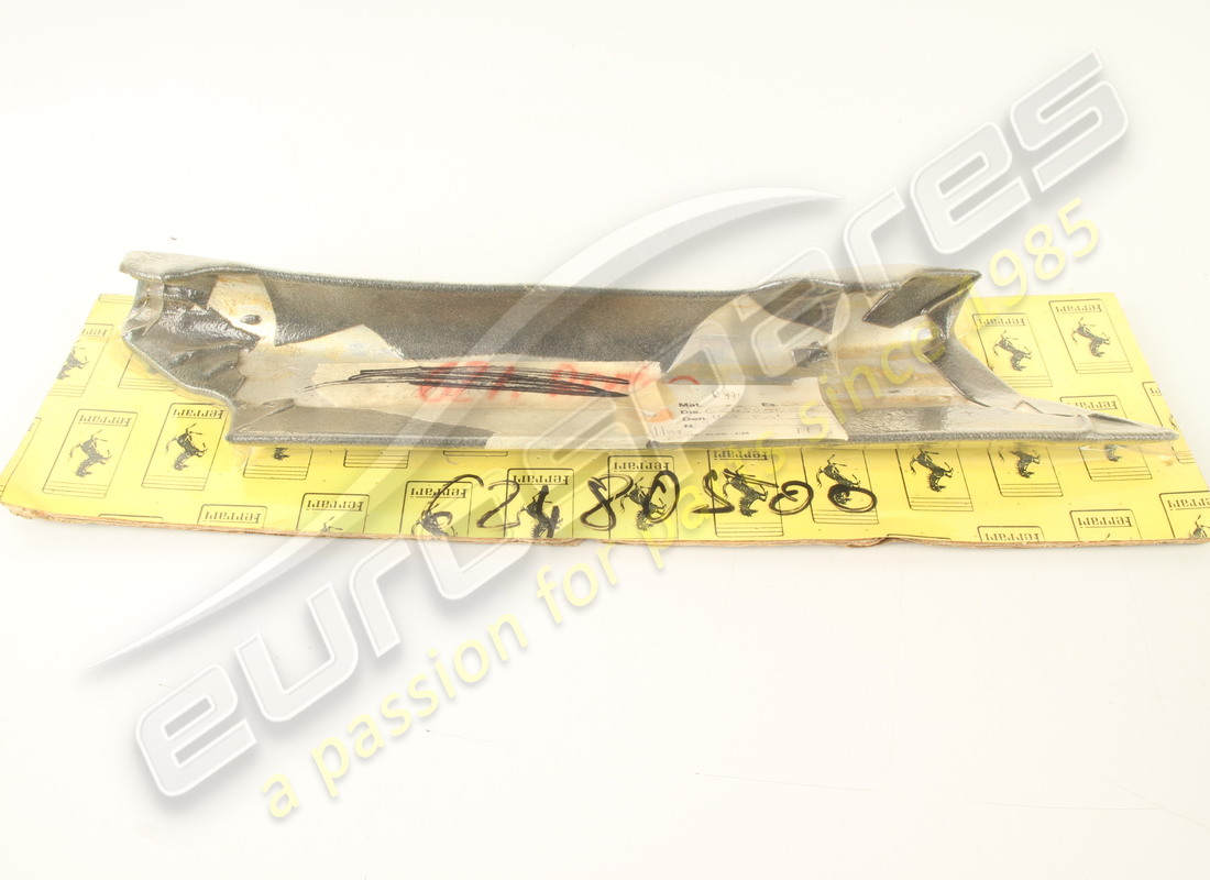 nueva moldura ferrari rh. número de parte 62480500 (2)