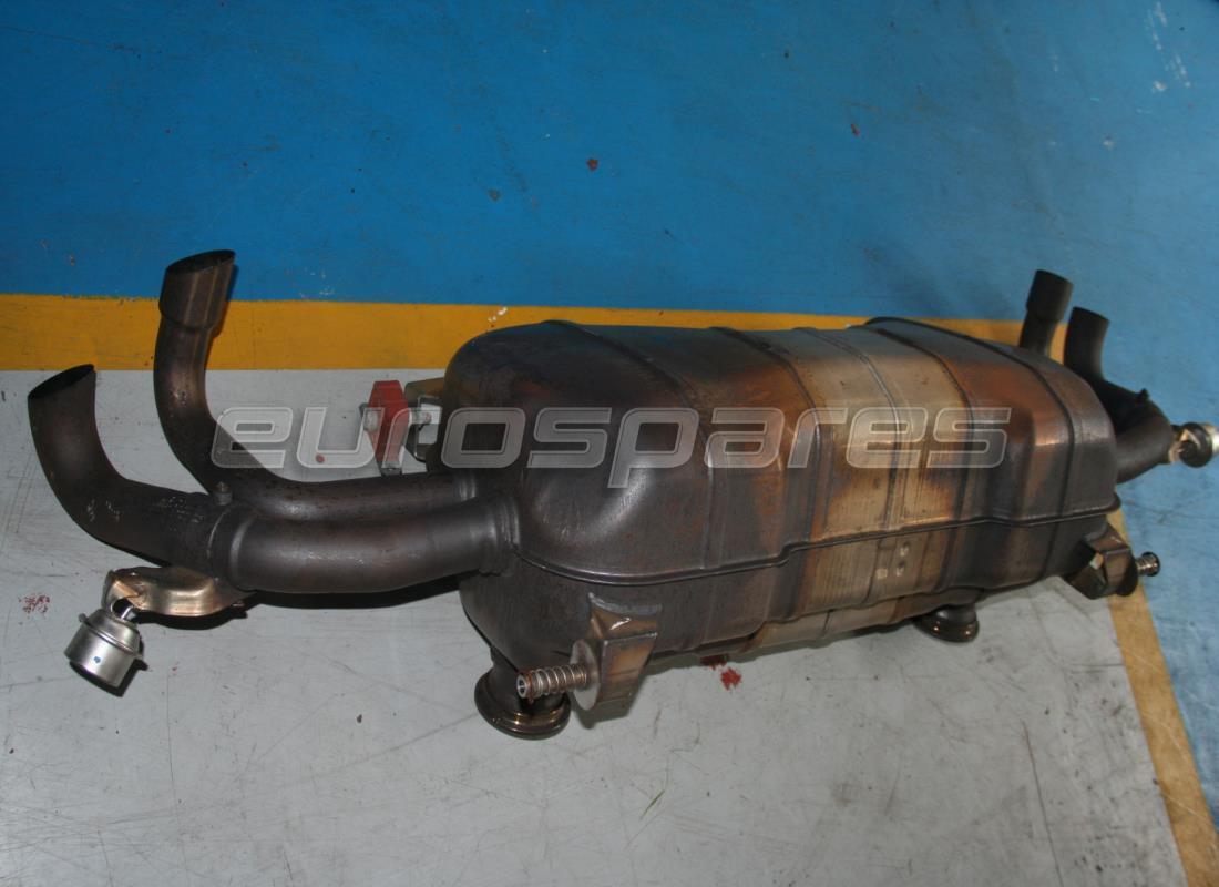 SILENCIADOR Lamborghini USADO (USO DE CARRERAS 0R7240049). NÚMERO DE PARTE 4T0251051A (1)