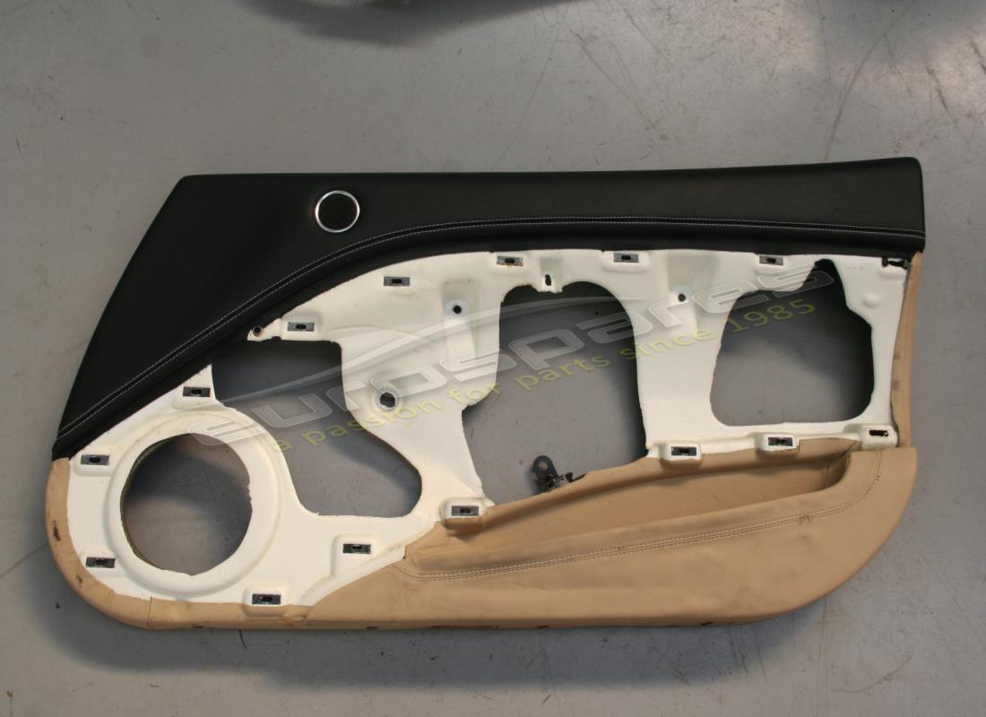 PANEL DE PUERTA DERECHO Ferrari USADO. NÚMERO DE PARTE 86454704 (1)