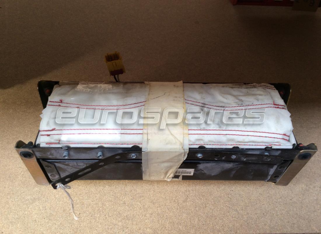BOLSA DE AIRE DEL LADO DEL PASAJERO USADA Ferrari. NÚMERO DE PIEZA 72019800 (1)
