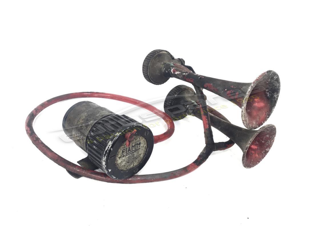 CONJUNTO DE BOCINA USADO Ferrari. NÚMERO DE PIEZA 50089804 (1)