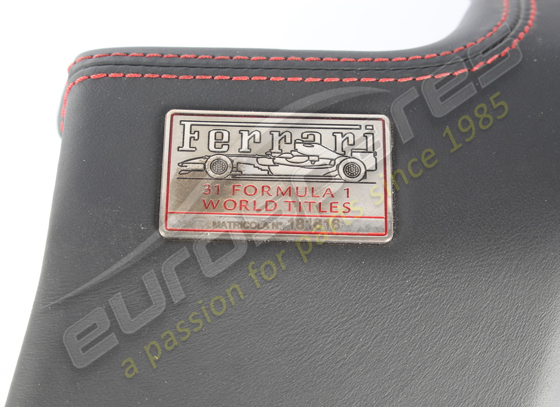 panel derecho inferior ferrari usado. número de pieza 814987.. (2)