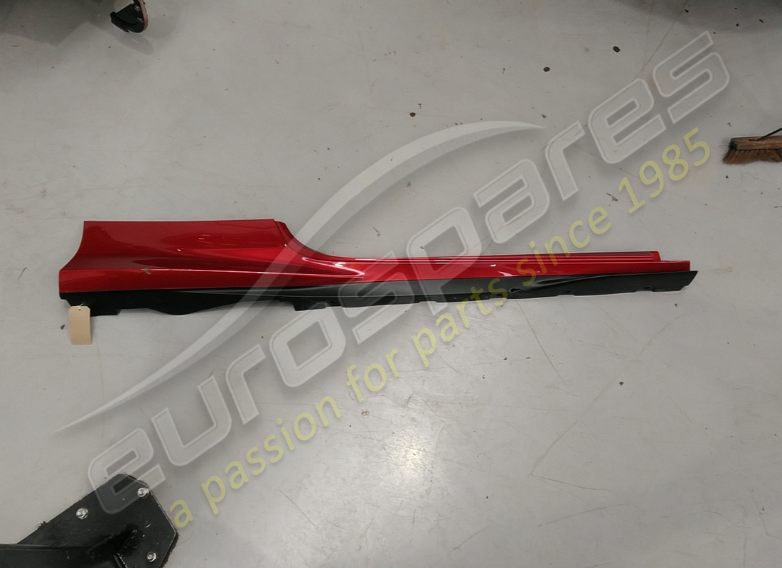 dañado ferrari moldeado bajo de la puerta derecho completo. número de parte 985861771 (3)