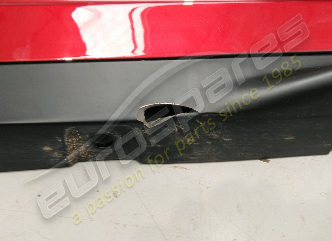 dañado ferrari moldeado bajo de la puerta derecho completo. número de parte 985861771 (1)