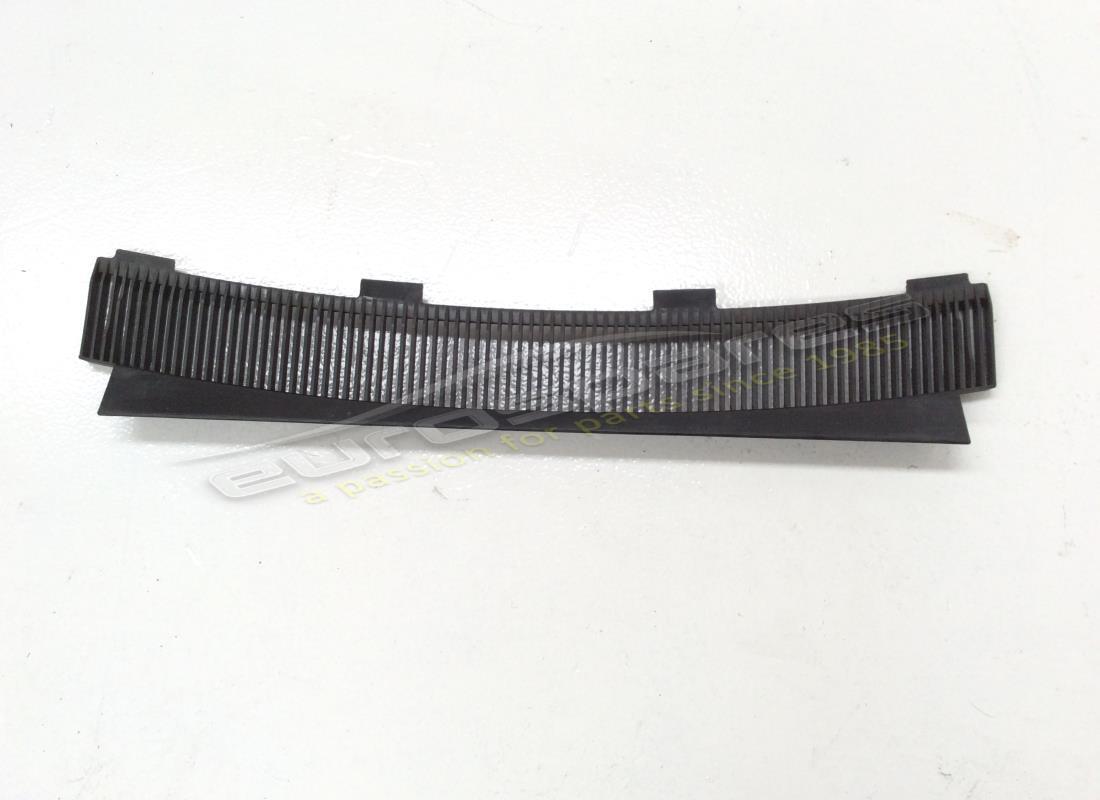 REJILLA DEL CAPÓ DELANTERO Ferrari USADA. NÚMERO DE PARTE 61558500 (1)