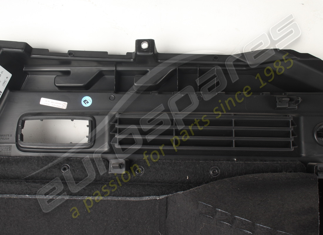 USADO MASERATI CUBIERTA LATERAL IZQUIERDA NEGRA. NÚMERO DE PIEZA 670098384 (8) usado maserati cubierta lateral izquierda negra. número de pieza 670098384 (8)