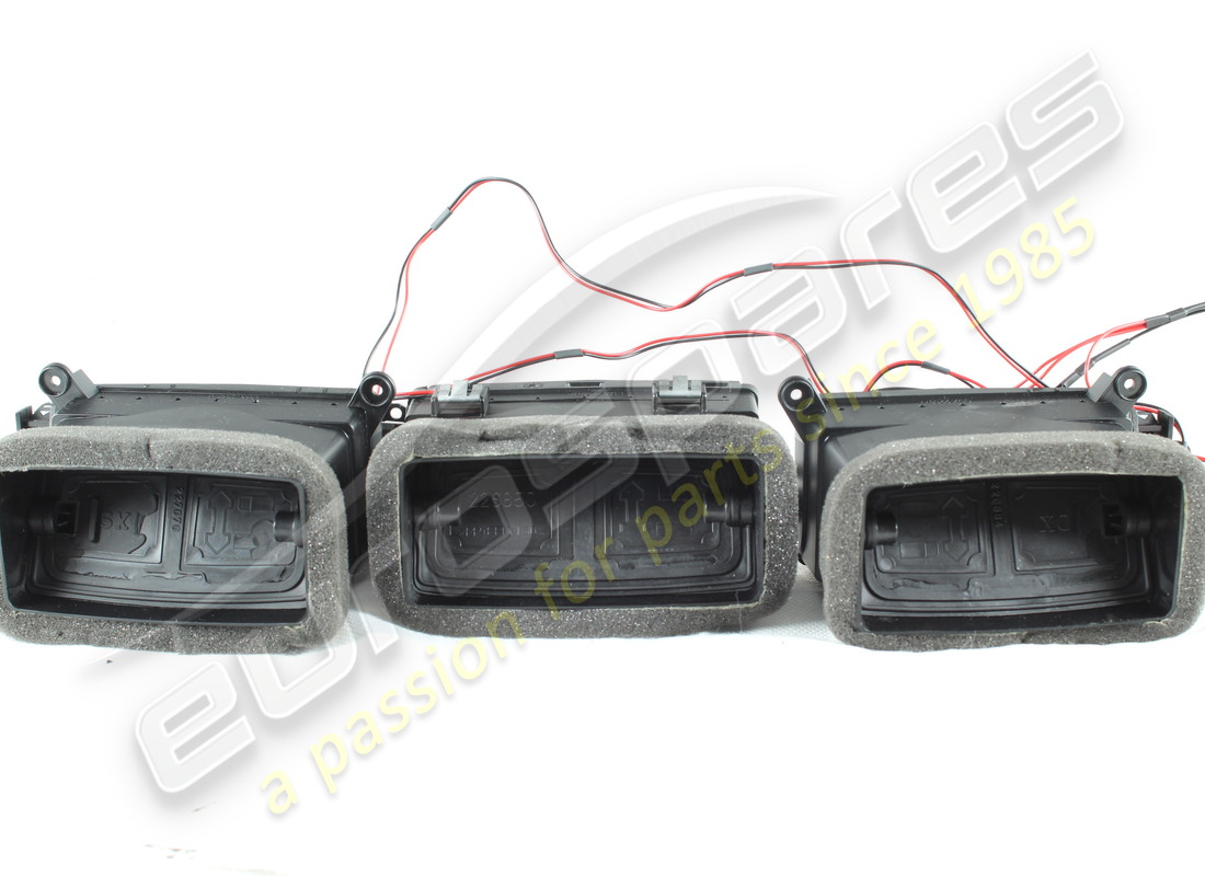 nuevo kit maserati de ventilaciones + cable. número de pieza 673001090 (1)