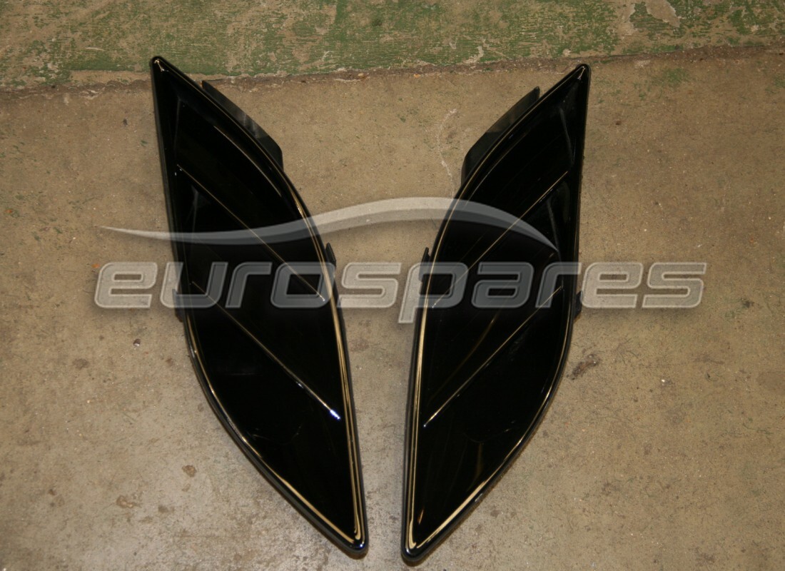 JUEGO DE VENTILADORES LATERALES DEPORTIVOS USADOS Ferrari. NÚMERO DE PIEZA 70002669 (1)