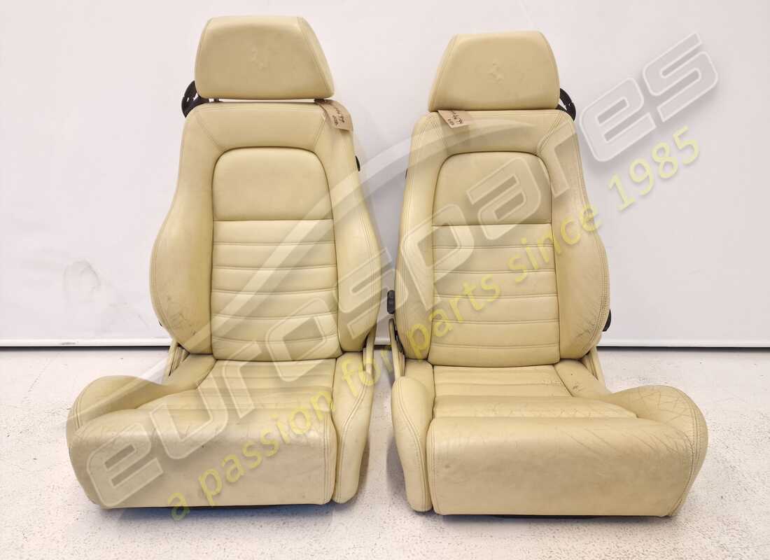 Ferrari PAR DE ASIENTOS CREMA USADOS. NÚMERO DE PARTE 900114699 (1)