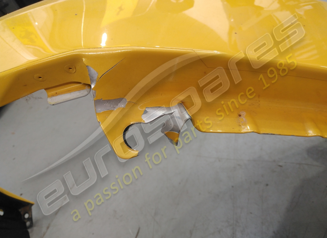 guardabarros lamborghini dañado. número de parte 470821021b (2)