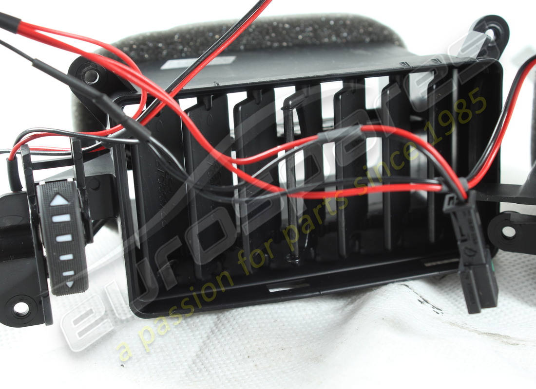 nuevo kit maserati de ventilaciones + cable. número de pieza 673001090 (2)