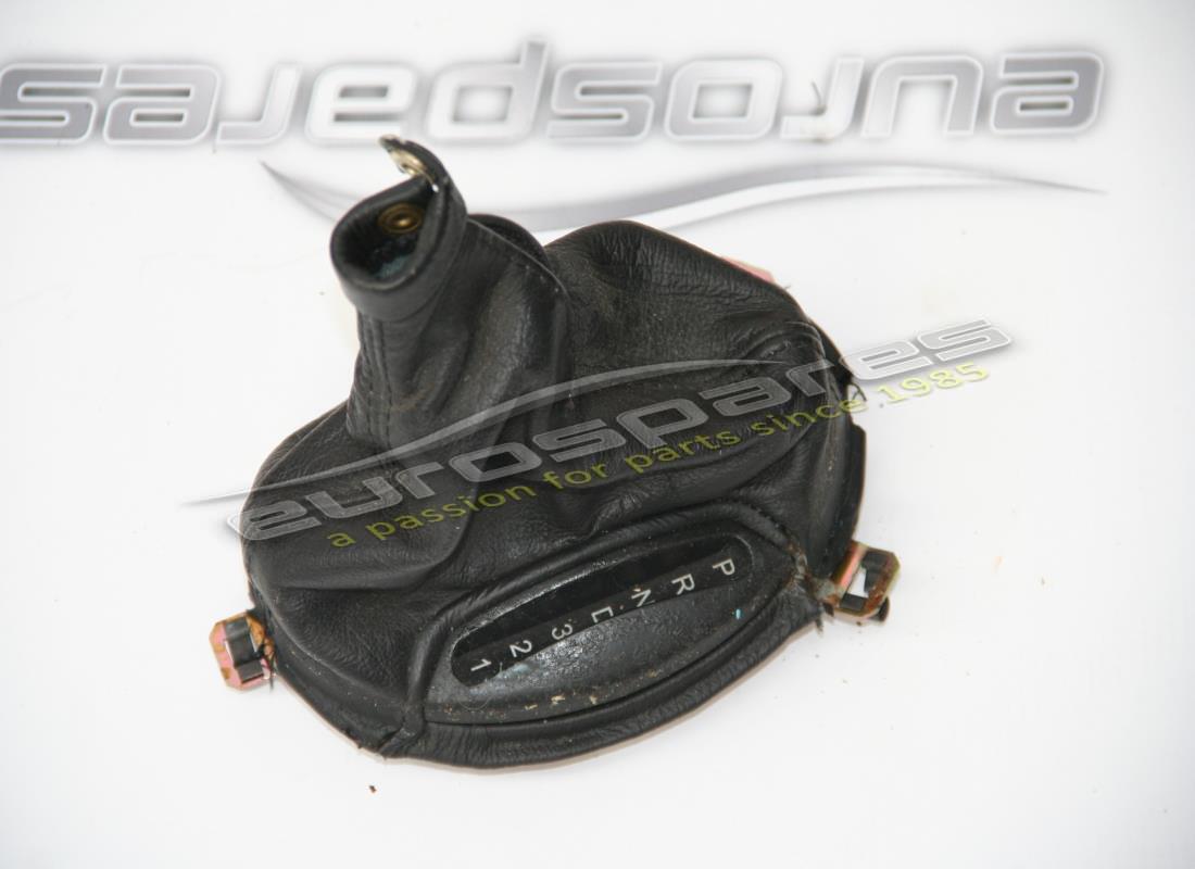 CONJUNTO DE FUNDA DE PALANCA DE CAMBIOS USADO Maserati. NÚMERO DE PIEZA 9810014.. (1)