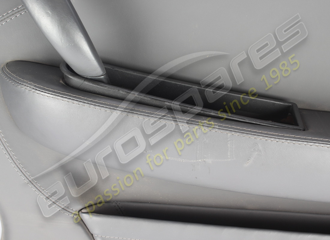 panel de puerta cubierto negro derecho ferrari usado. número de pieza 68169312 (2)