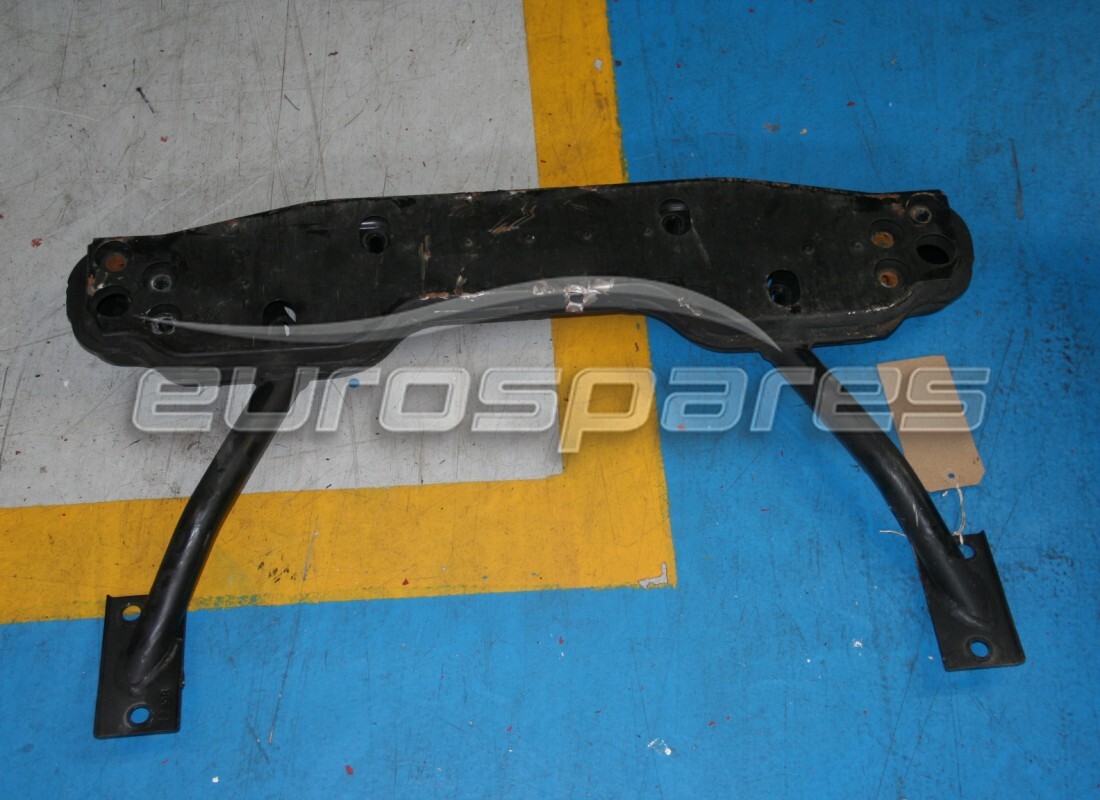 USADO Maserati SOPORTE DE CAJA DE CAMBIOS. TRAVESAÑO DELANTERO. NÚMERO DE PIEZA 268638 (1)
