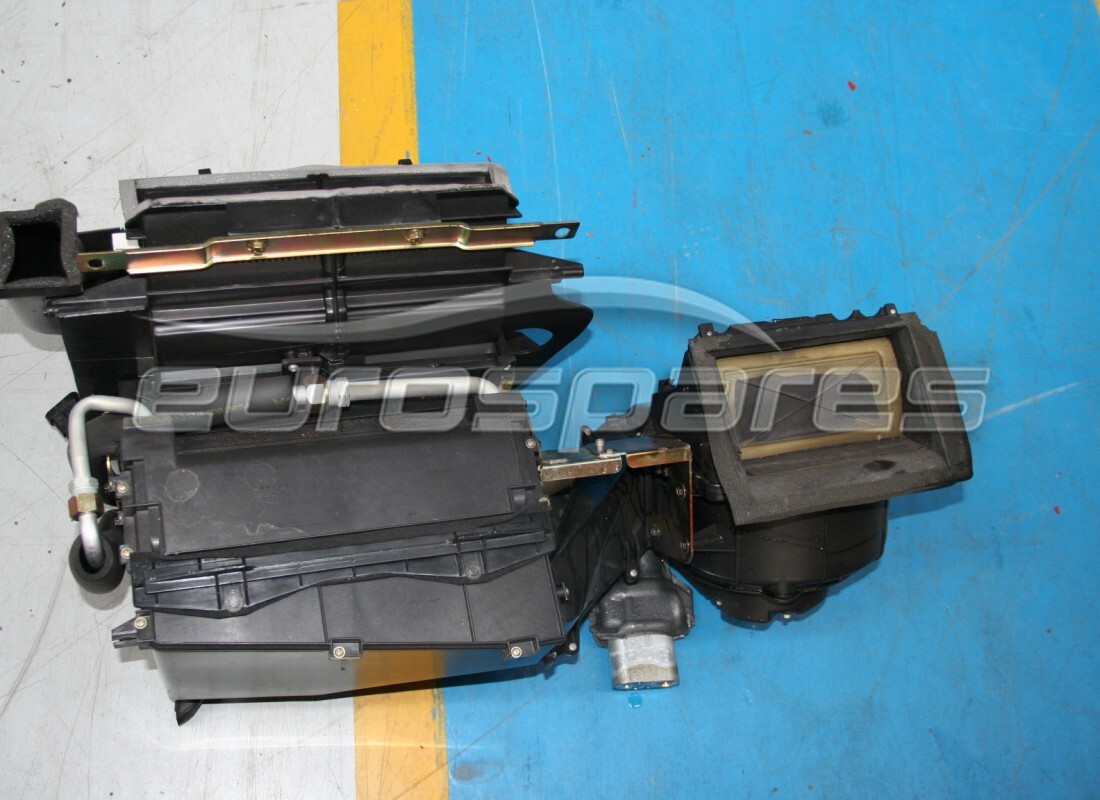 KIT DE EVAPORADOR DE A/C USADO Maserati. NÚMERO DE PIEZA 67708000 (1)