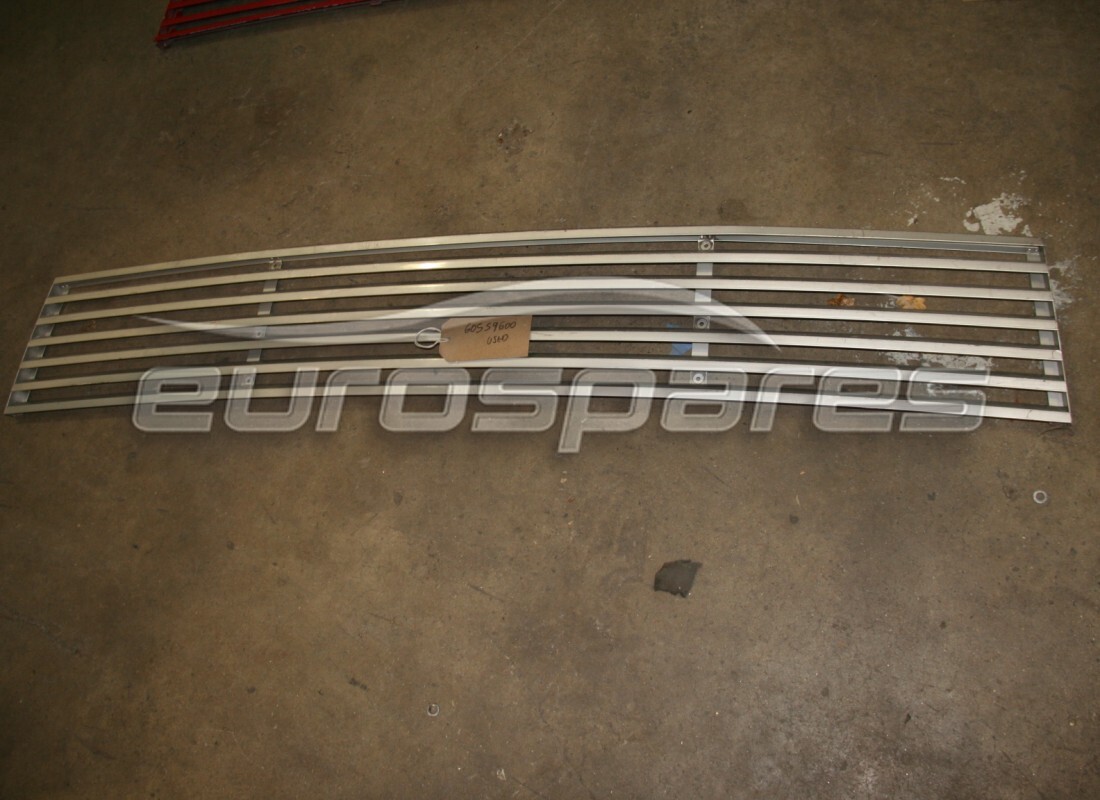REJILLA DEL CAPÓ Ferrari USADA. NÚMERO DE PARTE 60559600 (1)