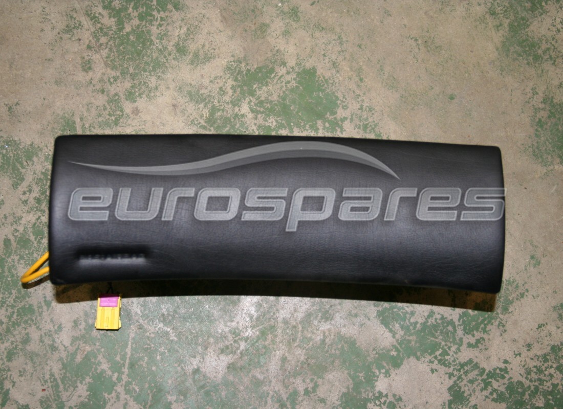 BOLSA DE AIRE DEL LADO DEL PASAJERO USADA Maserati. NÚMERO DE PIEZA 683428.. (1)