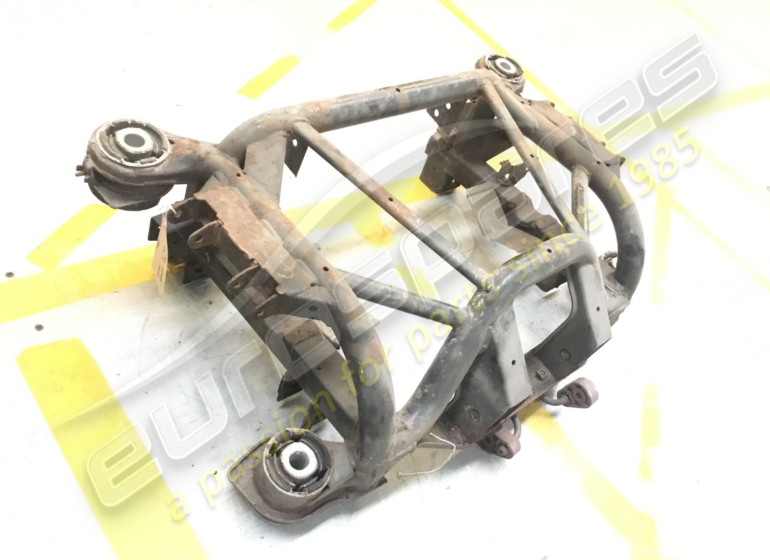 conjunto de marco trasero maserati usado. número de parte 208591 (2)