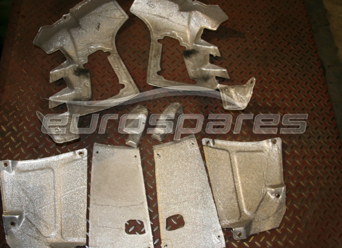 kit de protección térmica del parachoques trasero ferrari usado. número de parte 85703200 (1)