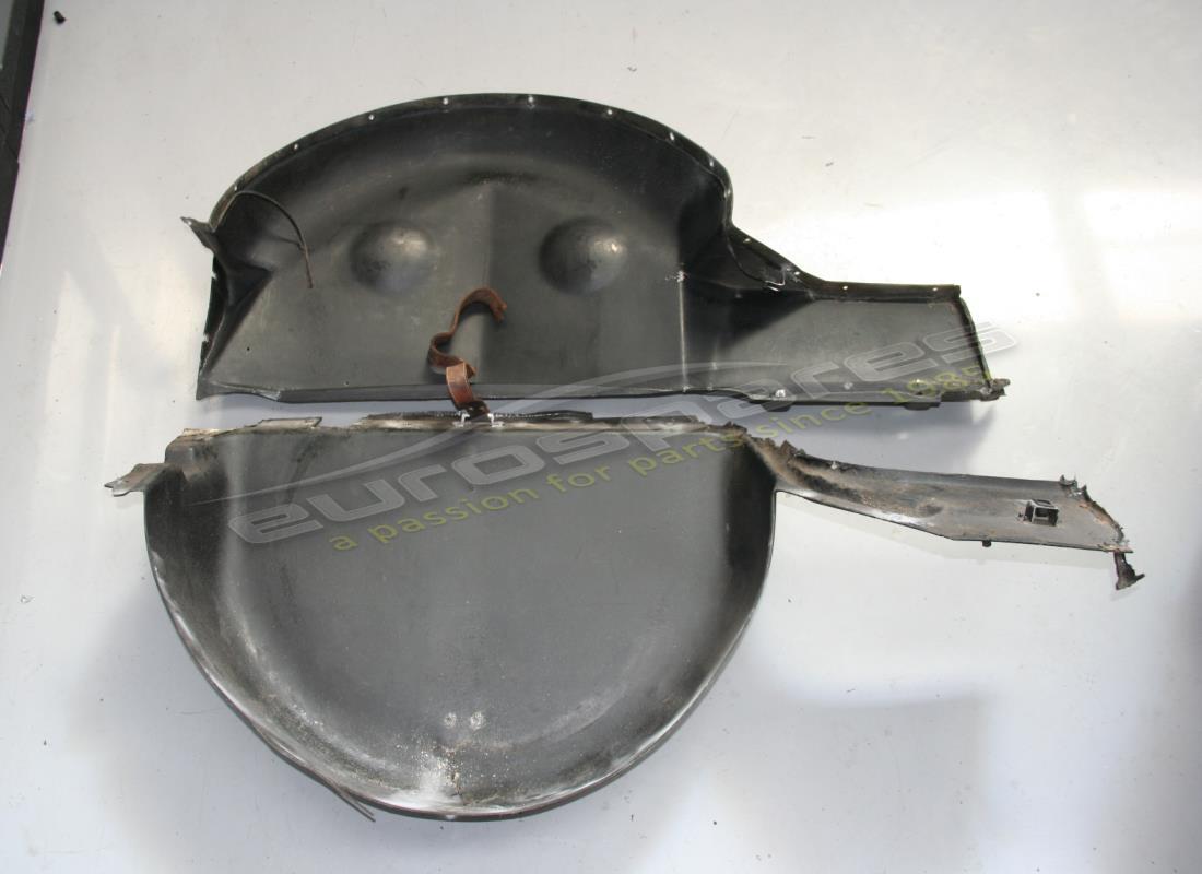 SOPORTE RUEDA DE REPUESTO Ferrari USADO RHD. NÚMERO DE PARTE 60950100 (1)