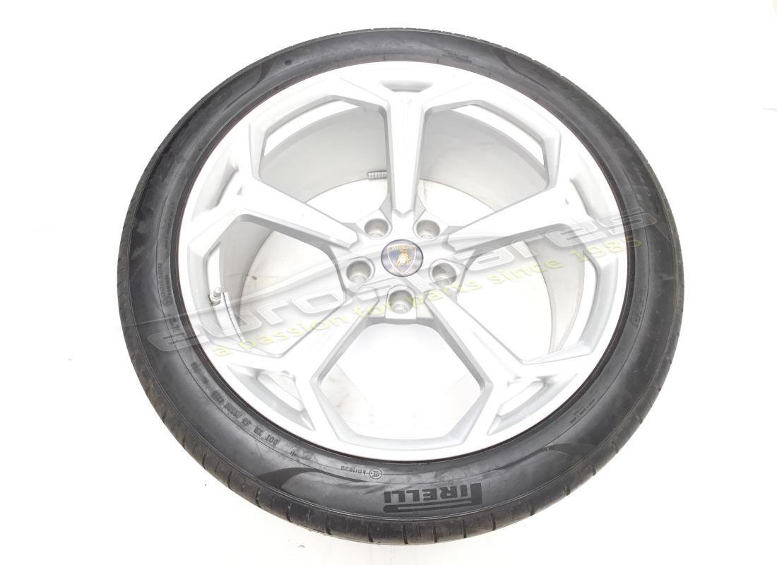 RUEDA TRASERA Lamborghini USADA. NÚMERO DE PIEZA 4ML601025L (1)