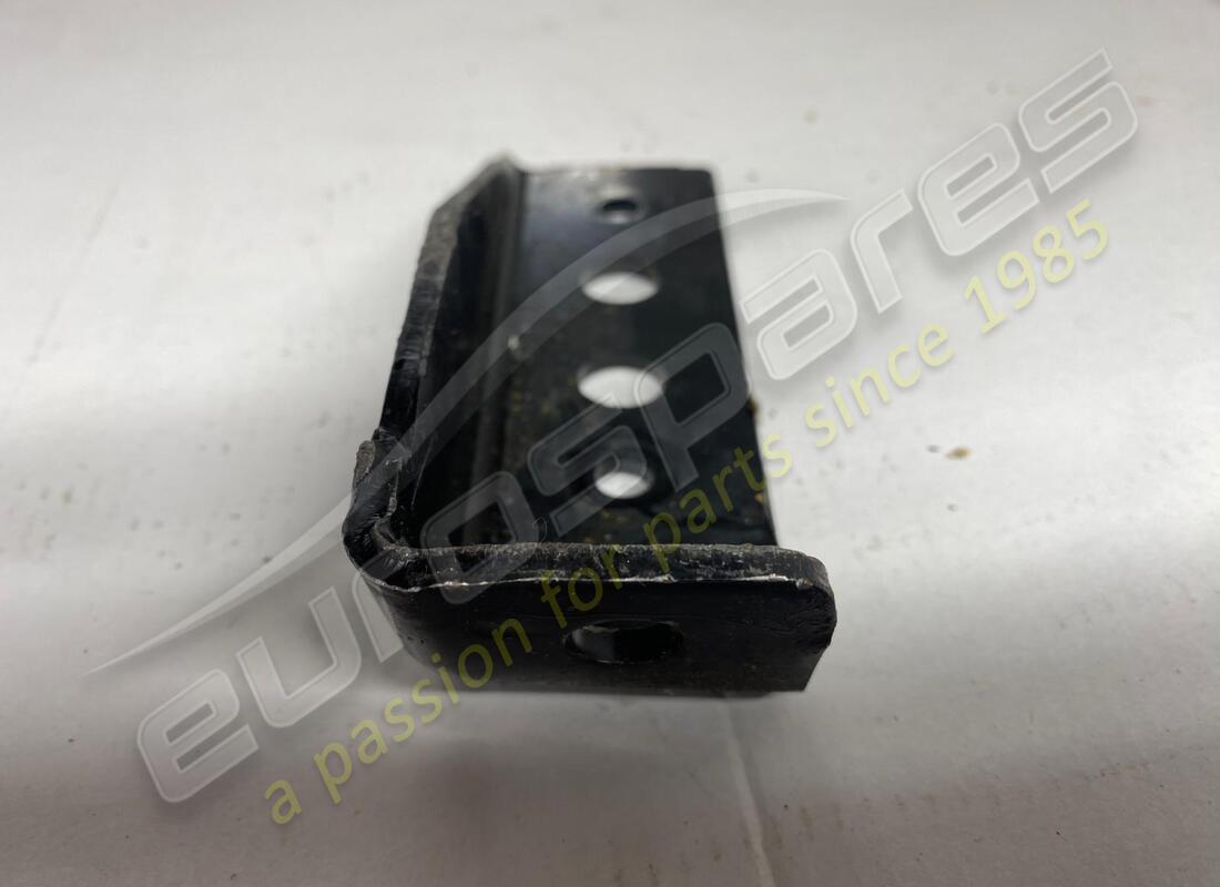 soporte delantero ferrari usado. número de parte 65877600 (2)