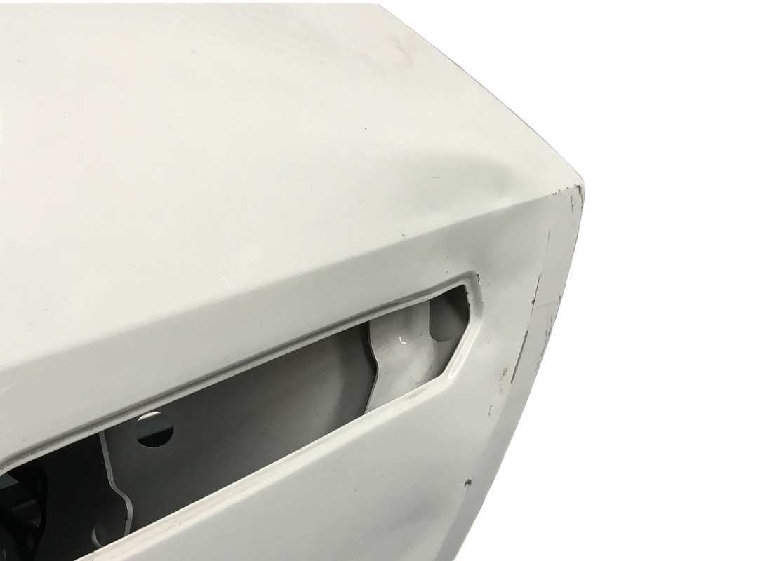 puerta dañada lamborghini en blanco. número de pieza 4t8831051f (4)