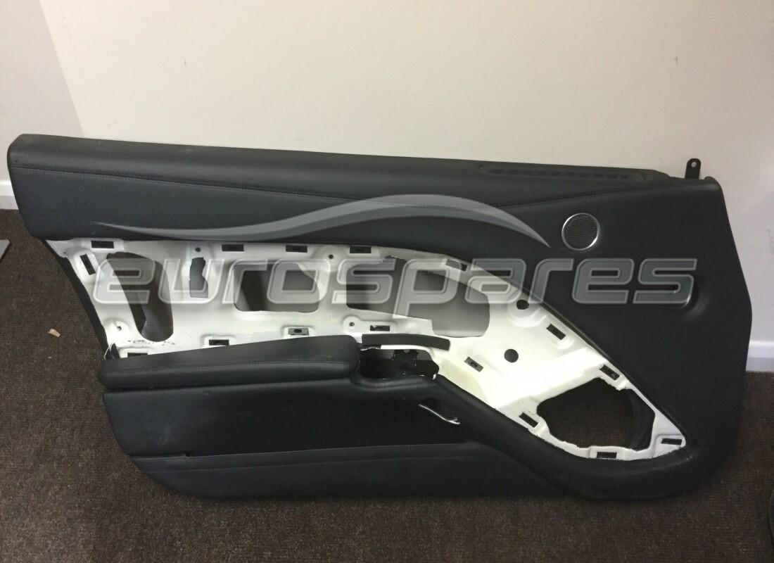 PANEL DE PUERTA IZQUIERDO Ferrari USADO. NÚMERO DE PIEZA 844552.. (1)