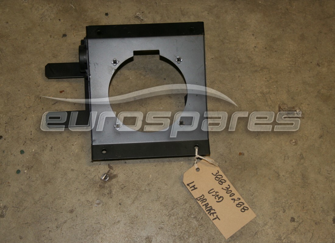 SOPORTE Maserati USADO. NÚMERO DE PARTE 388300288 (1)